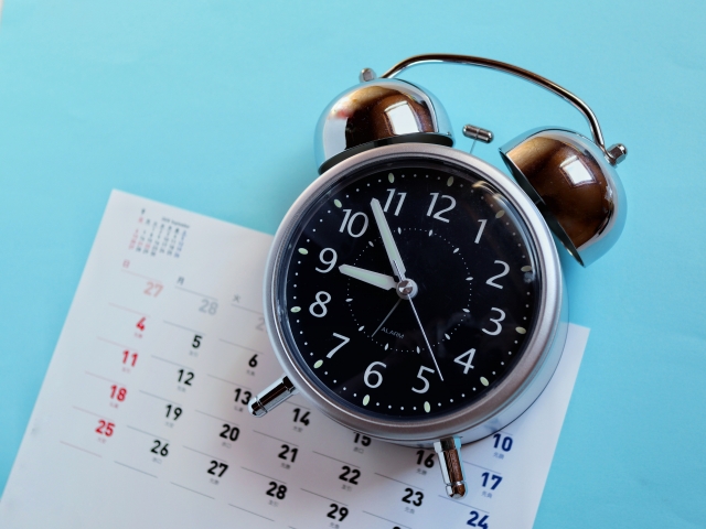 カレンダーと時計で発売日のイメージ画像